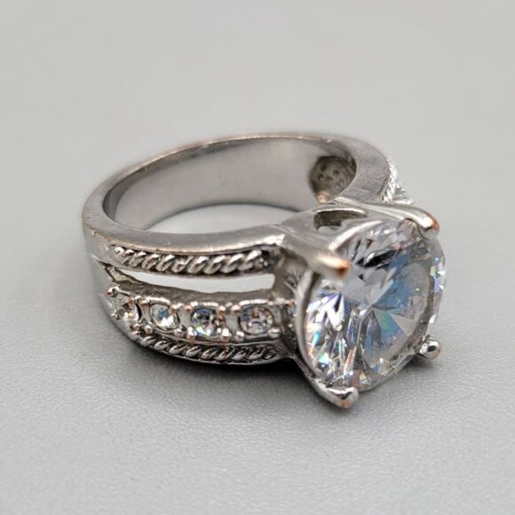 Cubic Zirconia CZ Cocktail Statement Ring Faceted Silver Tone Setting Size 8.25 - Picture 3 of 9